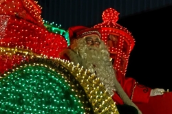Palencia vivió una multitudinaria y mágica llegada de Papá Noel por las calles de la ciudad