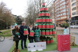 Ecovidrio impulsa el reciclaje de envases de vidrio en Palencia durante las Navidades con un árbol formado por miniglús
