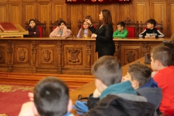 Un centenar de escolares del CRA Campos de Castilla visita el Ayuntamiento de Palencia