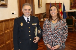 La alcaldesa de Palencia agradece la labor del comisario jefe de la Policía Nacional, José Carlos Donoso, tras su nombramiento en Burgos