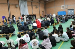 La alcaldesa de Palencia refuerza el compromiso con la paz y la inclusión en el Día Escolar de la No Violencia