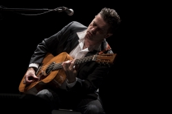 Arranca el I Ciclo Susurros en el Teatro Principal con Santiago Auserón en formato dúo acústico