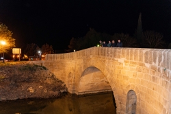 El Consorcio del Canal instala un sistema de iluminación eficiente y ornamental en el puente de Becerril de Campos