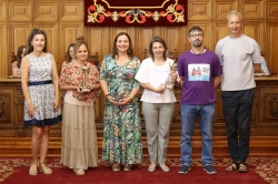 La alcaldesa de Palencia recibe en el Ayuntamiento a 25 jóvenes de América participantes en los programas de la Junta para fortalecer los vínculos con