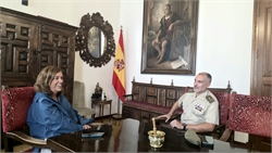 Ángeles Armisén recibe al general Juan Carlos Moreno Arenas en su despedida como comandante militar de Palencia