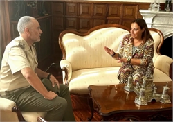 Miriam Andrés recibe en el Ayuntamiento al general Juan Carlos Moreno con motivo de su despedida al frente de la representación militar en Palencia