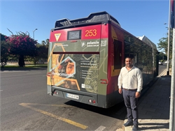 Los autobuses de Sevilla circulan en Auténtica Premium Food con la imagen del Museo Territorial Campos del Renacimiento