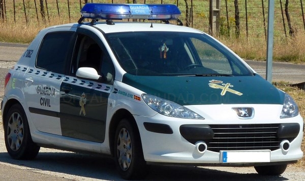 La Guardia Civil imputa a cinco personas por el hurto de varias joyas a una persona mayor (85 años), por el denominado método del “abrazo cariñoso” en
