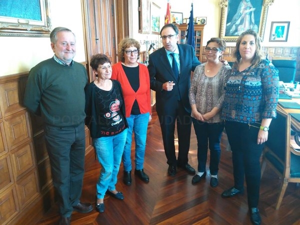 Ayuntamiento y AFACYL Palencia aunarán esfuerzos para reivindicar una Unidad de Fatiga Crónica en el nuevo hospital