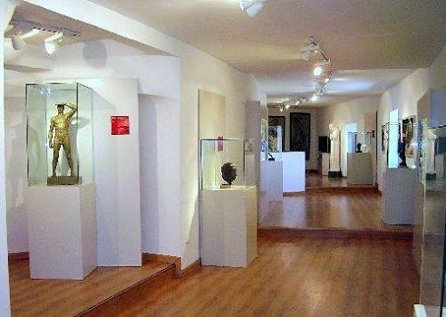 El Ayuntamiento ofrece a los centros educativos de la capital la inclusión de visitas guiadas al Centro Victorio Macho y Punto del Románico
