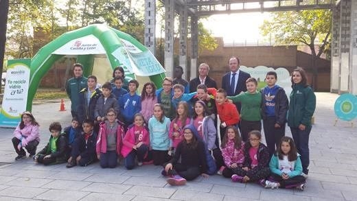 Ayuntamiento, Junta y Ecovidrio presentan la campaña de sensibilización sobre reciclado de vidrio ‘Bienvenido al Planeta de Mr. Iglú’