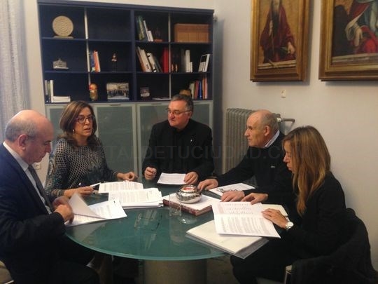 Diputación y Obispado analizan la propuesta de actuaciones del convenio para la restauración de templos 2015