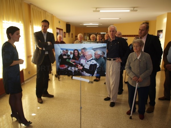 La Junta acoge en la Residencia Puente de Hierro la exposición de fotografías ‘La vida en un clic’