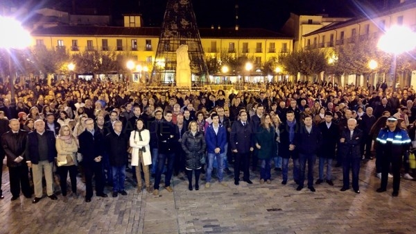 El Ayuntamiento de Palencia se suma a la iniciativa de la FRMPCyL para mostrar su repulsa por los atentados de París