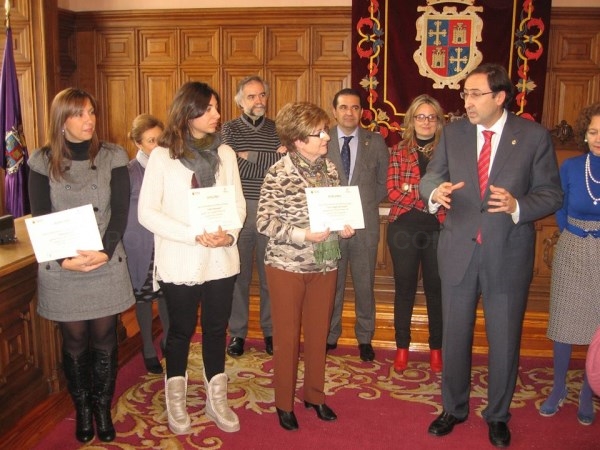 El Ayuntamiento convoca el Concurso de Escaparates Navideños que en 2015 cuenta por vez primera con un premio popular