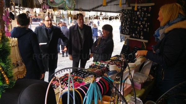 El Mercado de Artesanía Navideña abre sus puertas en la Plaza Mayor con once expositores hasta el próximo 5 de enero