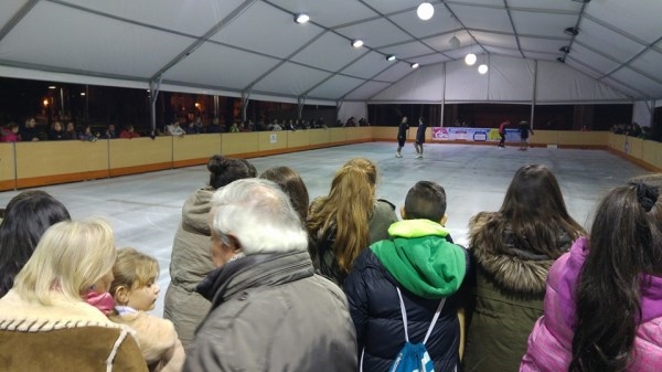 El Ayuntamiento pone a disposición de palentinos y visitantes una pista de patinaje sobre hielo en el Parque del Salón hasta el próximo 10 de enero