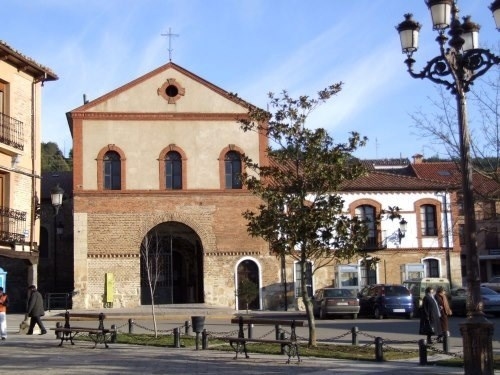 El delegado territorial visita las obras de restauración de la iglesia de San Miguel en Saldaña