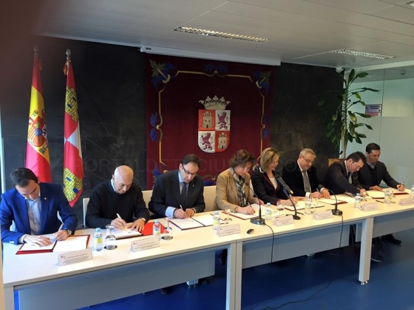El Alcalde de Palencia, Alfonso Polanco, firmó un protocolo de ayuda con la Junta de Castilla y León para ayudar al deporte para discapacitados
