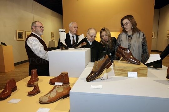 La Diputación amplía el periodo de apertura de la exposición ‘Piel y color’, un recorrido por la obra del artesano de calzado a medida Pedro Lozano