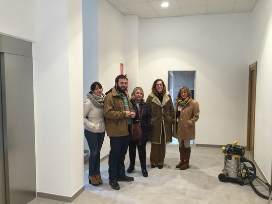 La presidenta de la Diputación conoce los resultados de la actuación en el edificio de La Compasión de Aguilar de Campoo para acoger el CEAS