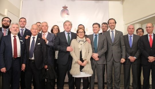 La presidenta apoya en el senado la moción a favor de las diputaciones