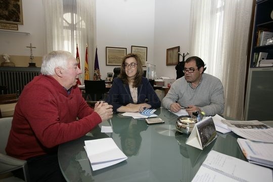 La Diputación de Palencia estudiará colaborar con el Ayuntamiento de Buenavista de Valdavia en la urbanización de una travesía urbana del municipio