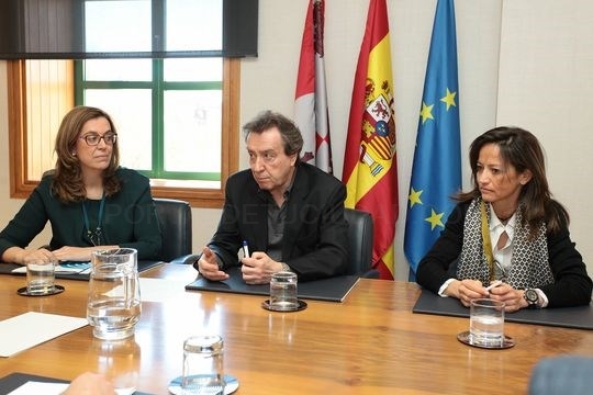 La Diputación Provincial solicita en la reunión con el Consejero de la Presidencia la adecuación del desarrollo de la ley a la realidad municipal