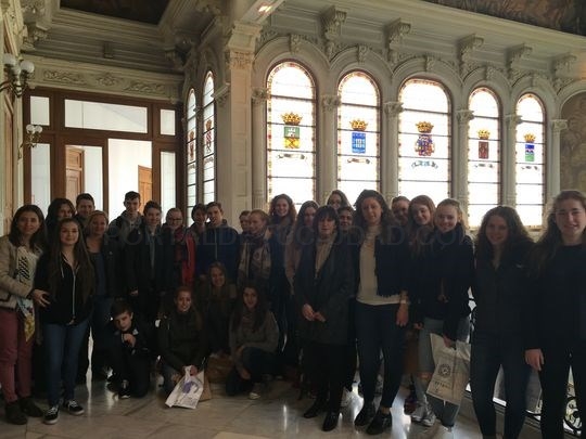 Un grupo de alumnos de intercambio procedentes de Canadá y de Alemania han visitado el Palacio de la Diputación.