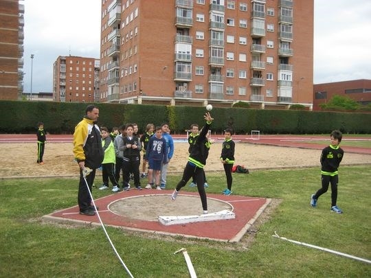 350 atletas de la provincia se dieron cita el sábado en el Campo de la Juventud para participar en el Campeonato Provincial Escolar de Atletismo