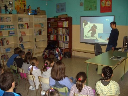 La nadadora Ester Rodríguez y el atleta Francisco Jesús San Martín imparten charlas en diversos centros escolares de la provincia