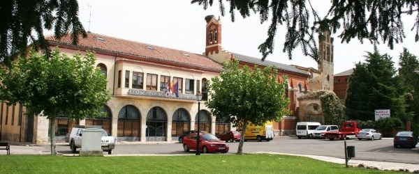 El delegado territorial visita la Residencia de Personas Mayores ‘Santa María del Camino’ en Carrión de los Condes