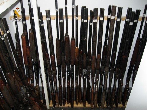 La Guardia Civil de Palencia ha procedido a la destrucción de 345 armas de fuego y 203 armas blancas