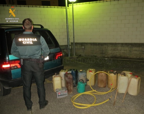 La Guardia Civil sorprende “in fraganti”, a cuatro hombres, cuando robaban material agrícola y ganadero