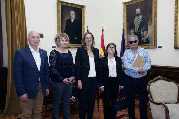 La Diputación de Palencia estudia la colaboración con la junta vecinal de Calzadilla de la Cueza para la adecuación y mejora del centro sociocultural