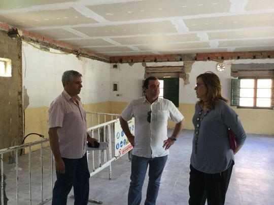 La presidenta de la Diputación conoce las obras de mejora de la Casa Consistorial de Quintanilla de Onsoña