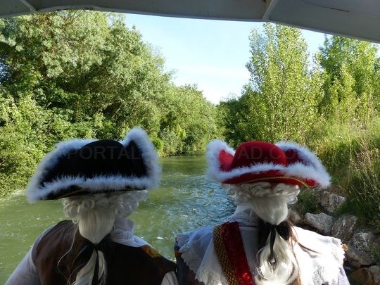 Comienzan las sesiones de animación en los viajes turísticos en barco por el Canal de Castilla