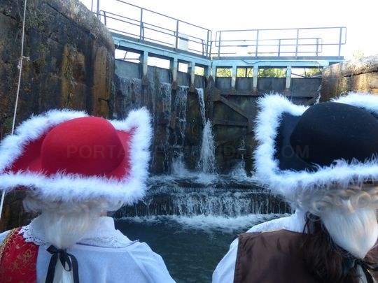 Comienzan las sesiones de animación en los viajes turísticos en barco por el Canal de Castilla