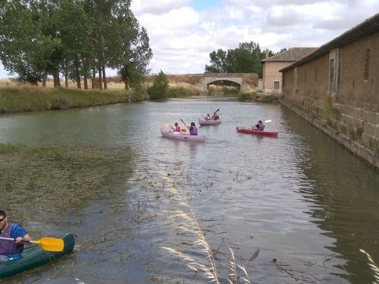 Las jornadas de piragüismo que programa la Diputación comenzaron ayer en Paredes de Nava y llegarán a una treintena de municipios en total en 2016