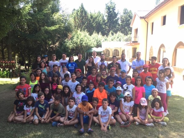 El Alcalde de Palencia, Alfonso Polanco, visita al los integrantes del campamento de verano