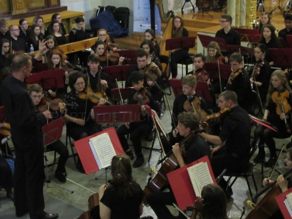Éxito de la orquesta inglesa Northamp Tonshire en el inicio de la "peregrinación cultural Jacobea 2016"