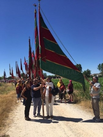 La presidenta de la Diputación asiste al I Encuentro de Pendones en Poza de la Vega