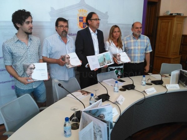 Un libro escrito, ilustrado y editado por palentinos recoge de forma sucinta los principales 'apuntes' de la vida y obra del insigne escultor Victorio