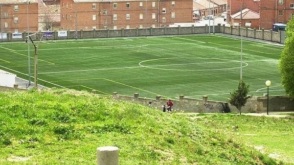 La Junta de Gobierno Local adjudica la construcción de la marquesina en el campo de fútbol del Cristo por cerca de 90.000 euros