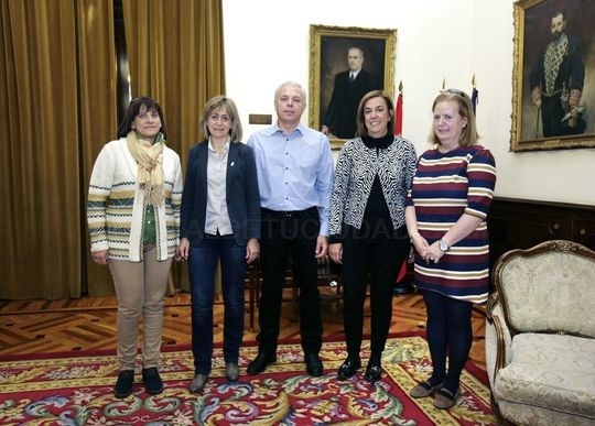 Encuentro entre la presidenta de la Diputación y y el nuevo presidente de la Hermandad de Donantes de Sangre de Palencia, Alberto de Castro