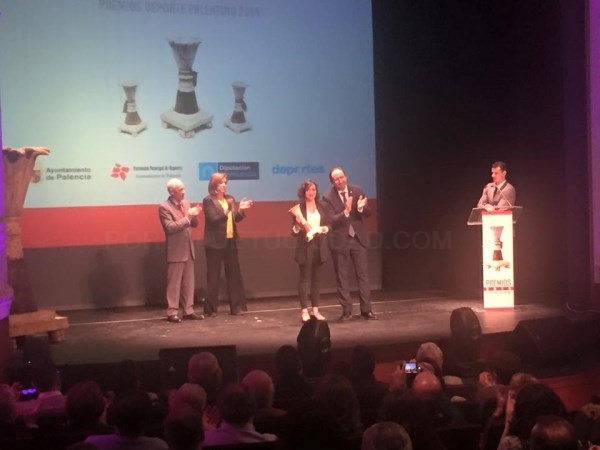 Gerardo Cisneros, Sara Bayón, Club Deportivo Maristas y la delegación de Balonmano protagonistas de los Premios del Deporte Palentino 2016.