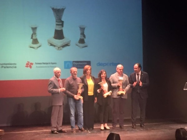 Gerardo Cisneros, Sara Bayón, Club Deportivo Maristas y la delegación de Balonmano protagonistas de los Premios del Deporte Palentino 2016.