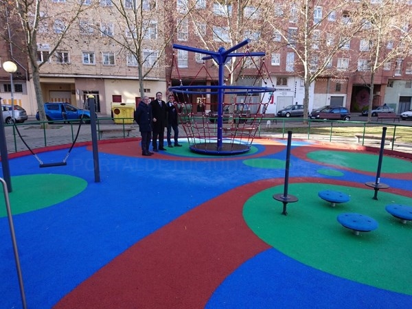 El Ayuntamiento invierte más de 200.000 euros en la ampliación de cuatro zonas infantiles