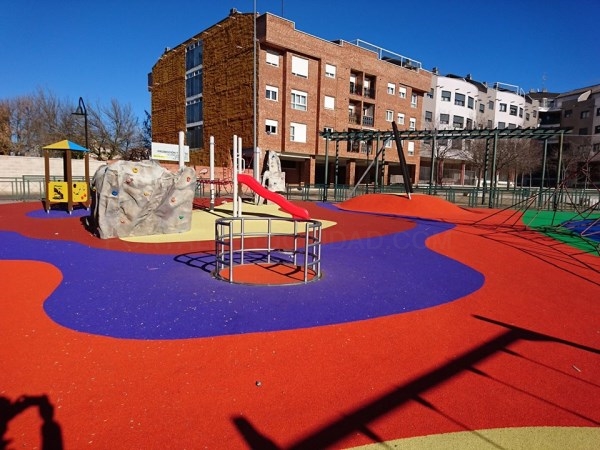 El Ayuntamiento invierte más de 200.000 euros en la ampliación de cuatro zonas infantiles