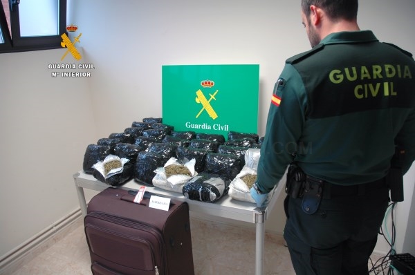 La Guardia Civil detiene en el intercambiador de viajeros de Quintana del Puente, a un joven, como presunto autor de un delito contra la salud pública